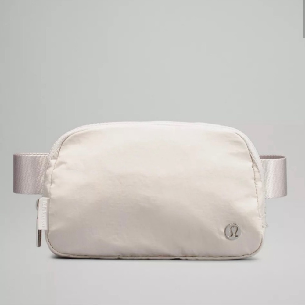 NWT ‼️ Lululemon Everywhere Belt Bag White Opal